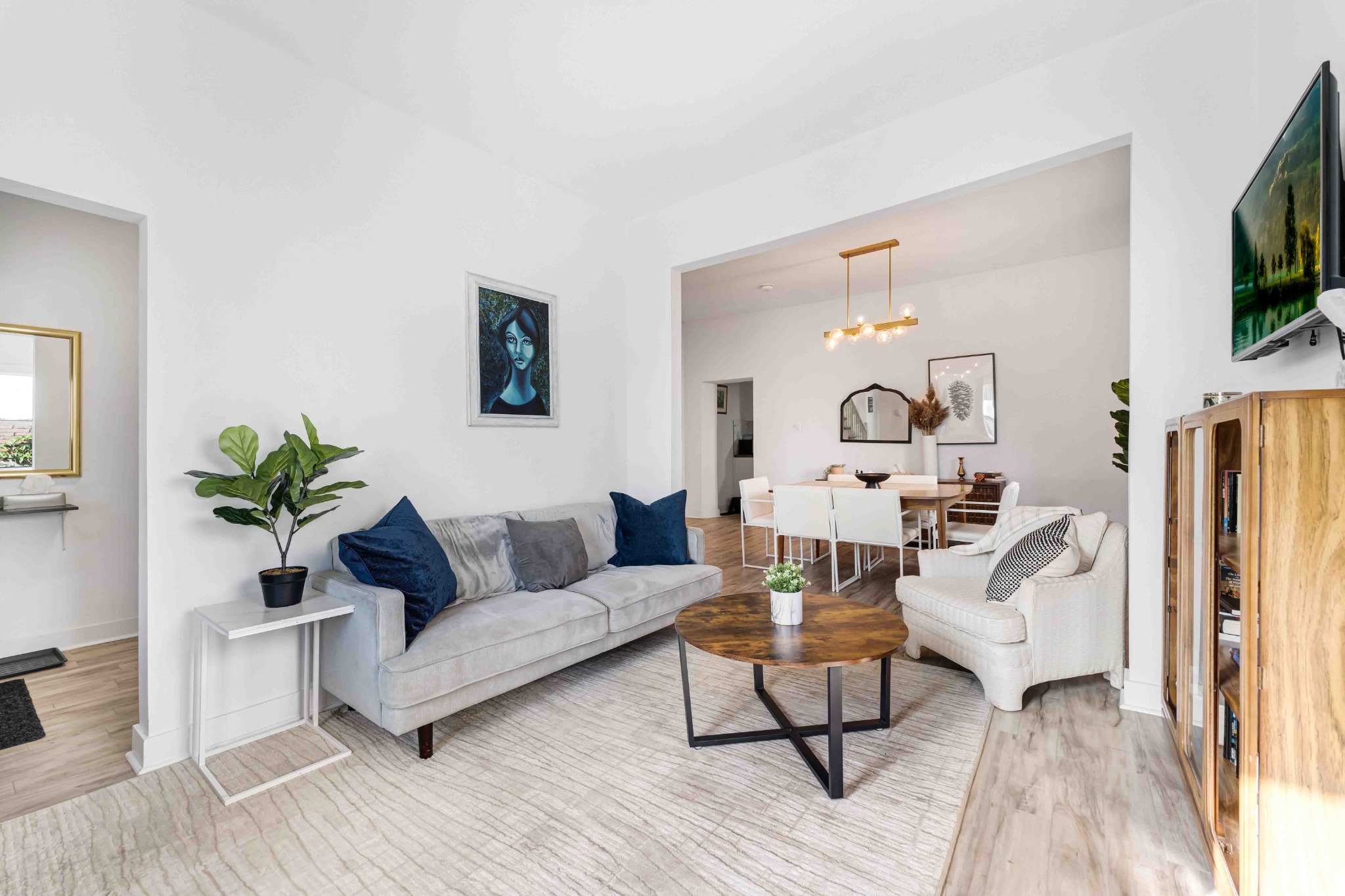 5 Mary St N interior